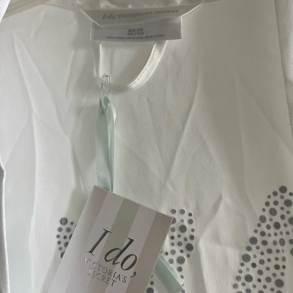 VS Robe - Picture 5 of 8